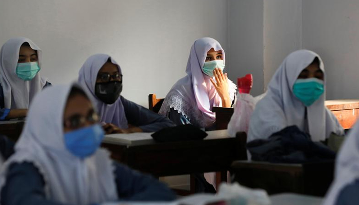 Students wear protective masks while maintaining safe distance as they attend a class as schools reopen amid the coronavirus disease (COVID-19) pandemic, in Karachi, Pakistan September 15, 2020. — Reuters/File