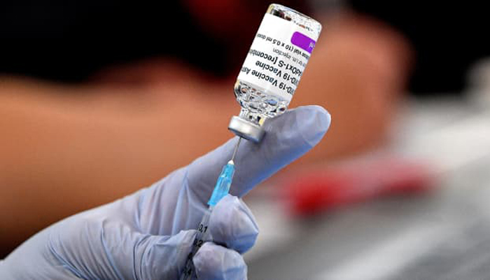 A paramedic prepares doses of AstraZeneca vaccine for patients at a walk-in COVID-19 clinic inside a Buddhist temple in the Smithfield suburb of Sydney on August 4, 2021. — AFP/File