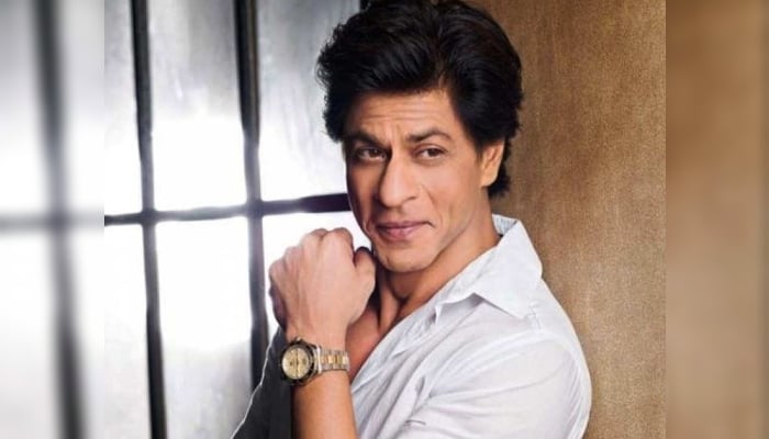 Shah Rukh Khan writes thank you note to Egyptian travel agent for helping Indian professor