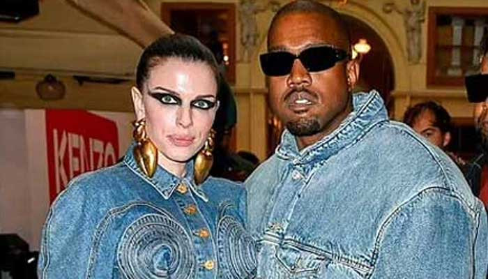 Kanye West and Julia Fox steal limelight at Paris Fashion Week show - Geo News