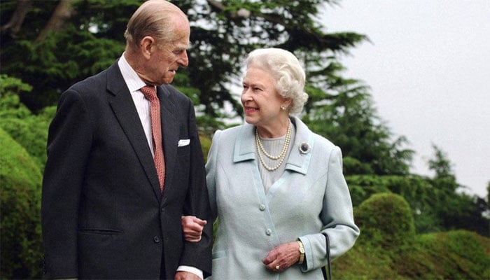 Ratu Elizabeth untuk menandai peringatan kematian ayah untuk pertama kalinya tanpa Pangeran Philip