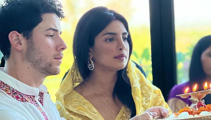 Priyanka Chopra, Nick Jonas mengambil jeda media sosial untuk fokus pada keluarga