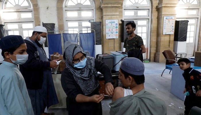 A healthcare worker administers a dose of coronavirus disease (COVID-19) vaccine at a vaccination centre in Karachi, Pakistan, January 16, 2022. — Reuters