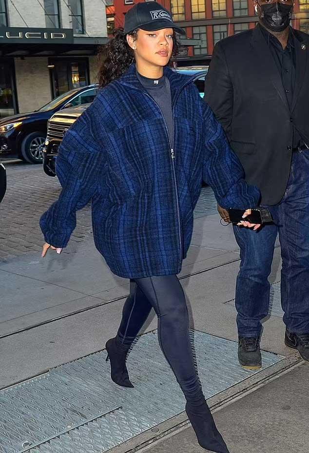 Rihanna pairs leggings with heels to beat NYC chill