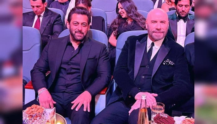 Salman Khan poses with John Travolta in Riyadh, picture goes viral - Vimarsana News