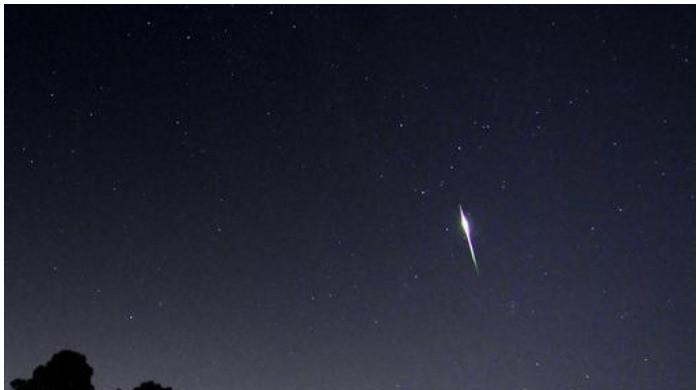 Watch: Expert explains why huge meteor appeared over Karachi's skyline