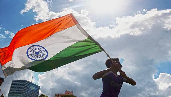 India melakukan belanja besar-besaran untuk mendorong pertumbuhan, memicu kekhawatiran atas defisit fiskal