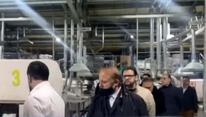 Screen grab of a video showing PMLN leader Nawaz Sharif visiting a factory –Social Media