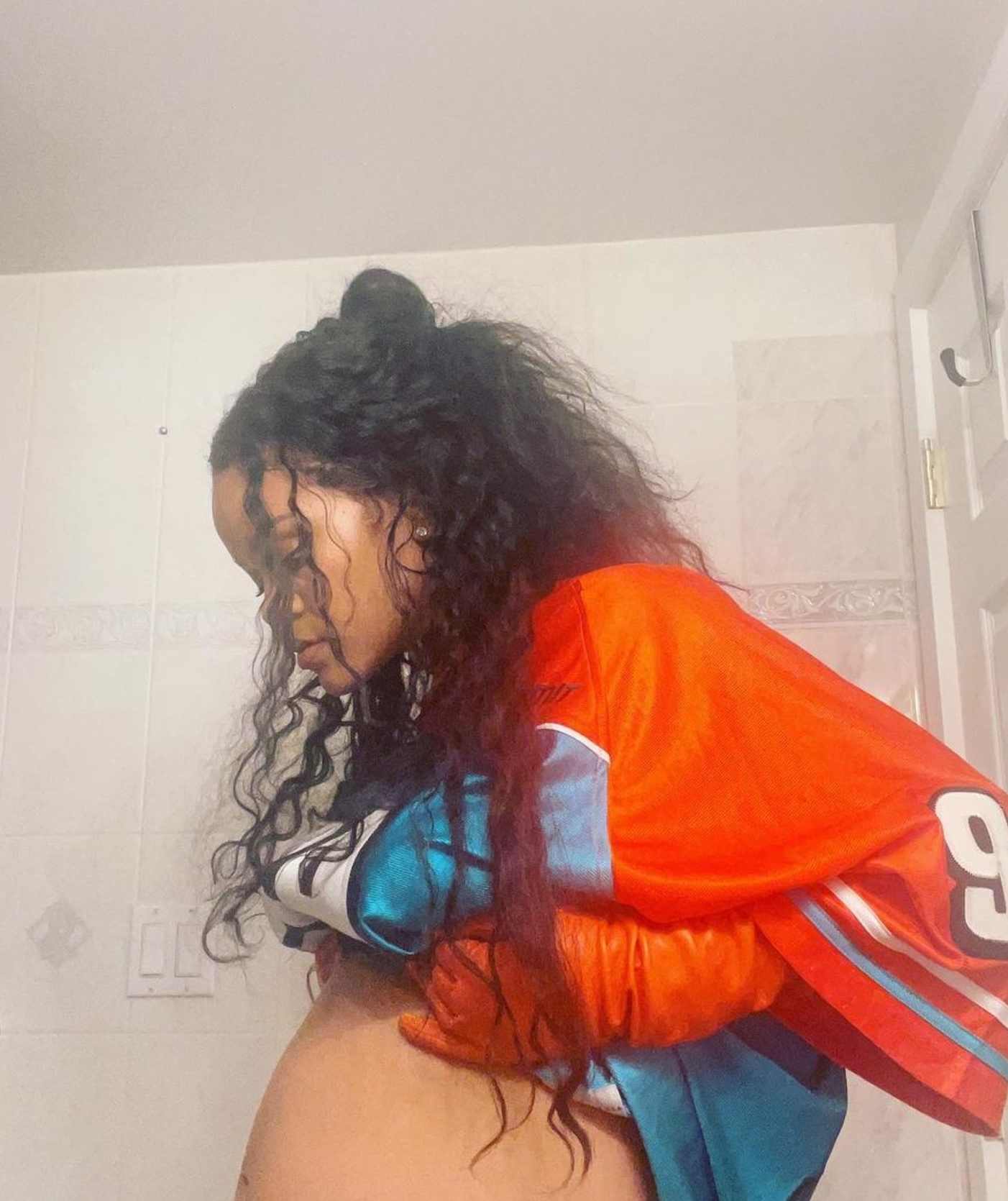 Rihanna drops first Instagram photo of her baby bump: See
