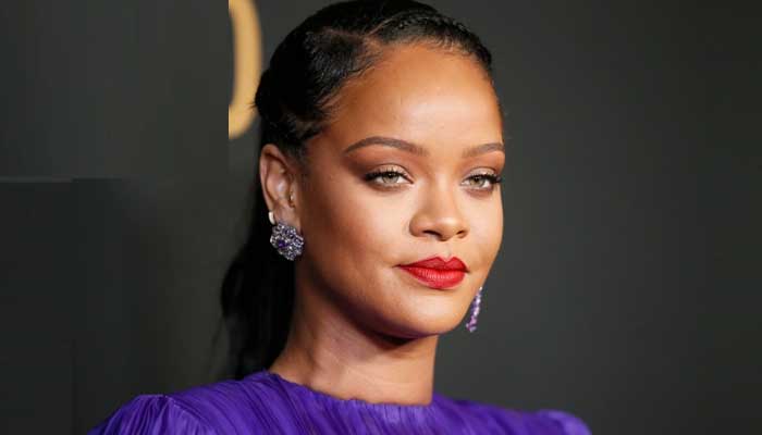 Rihanna fulfils fans demand by sharing new pic of her baby bump