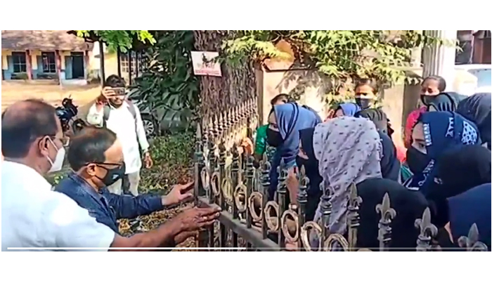 Muslim students being locked out of college in Karnatakas Udupi, India on February 4. — Screengrab/Twitter