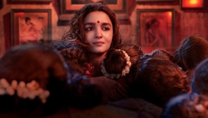 Alia Bhatt goes ‘Gangubai Kathiawadi’ style to thanks fans for loving the trailer