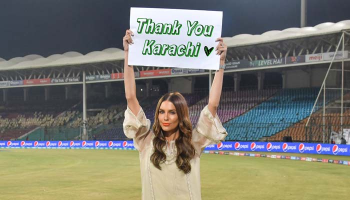 Australian cricket presenter Erin Holland at National Stadium Karachi. — Twitter/thePSLt20