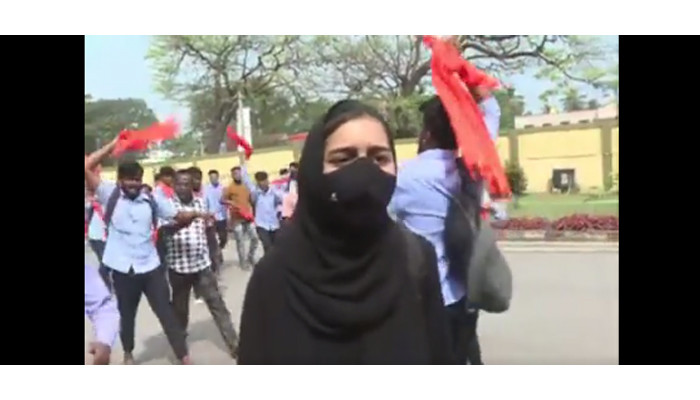 Mob in India chanting 'Jai Shri Ram' bullies Muslim hijabi girl - Vimarsana News