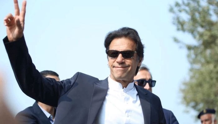 PM Imran Khan waves at people. Photo: Geo.tv/ file
