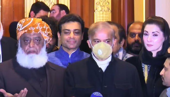 PDM chief Maulana Fazlur Rehman (L), Leader of the Opposition in the National Assembly Shahbaz Sharif (C), Leader of the Opposition in the Punjab Assembly Hamza Shahbaz (back row, left) and PML-N Vice-President Maryam Nawaz (back row, right) holding a press conference on Friday, February 11, in Lahore — Screengrab via Hum News Live