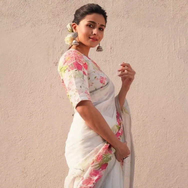 ‘Gangubai Kathiawadi:’ Alia Bhatt’s elegant look in white saree & flowers wins the internet