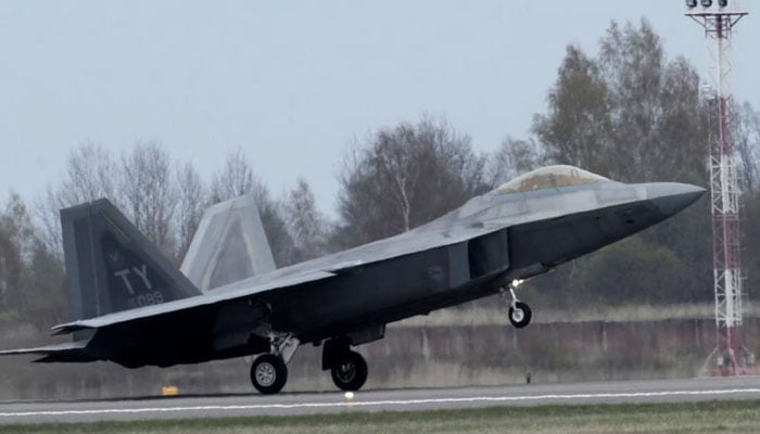 A US Air Force F-22 Raptor fighter lands in the military air base in Siauliai, Lithuania, April 27, 2016. Photo: Reuters/file