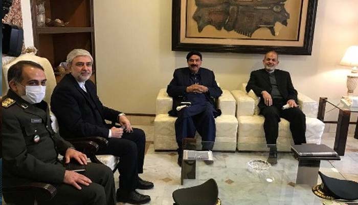 Interior Minister Sheikh Rasheed along with his Iranian counterpart Dr Ahmed Vahidi and other government officials. — APP