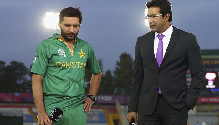 Pakistan cricket greats Shahid Afridi (L) and Wasim Akram. — Instagram