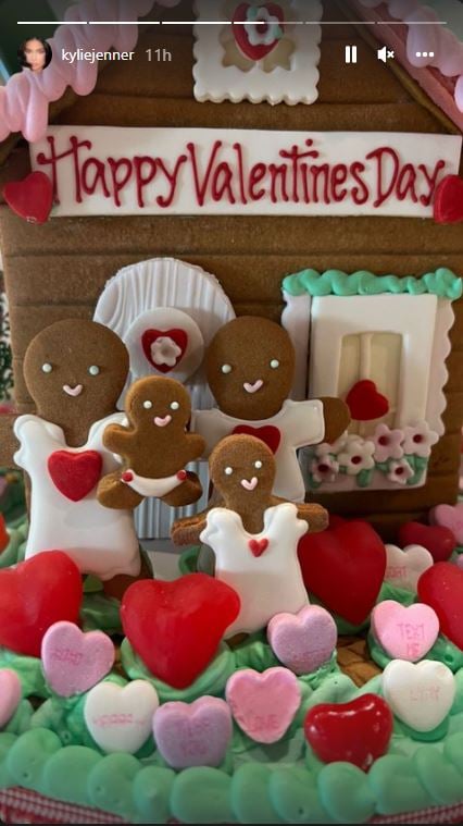 Kylie Jenner gets little gingerbread house from Travis Scott on Valentines Day