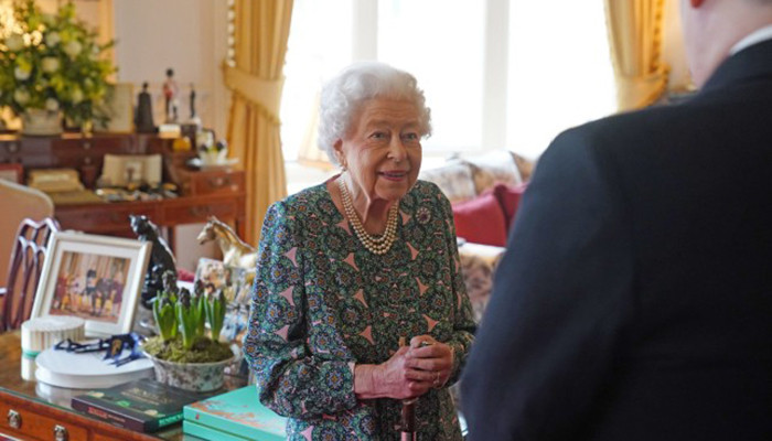 Queen makes first in-person appearance since Prince Andrew's settlement - Vimarsana News