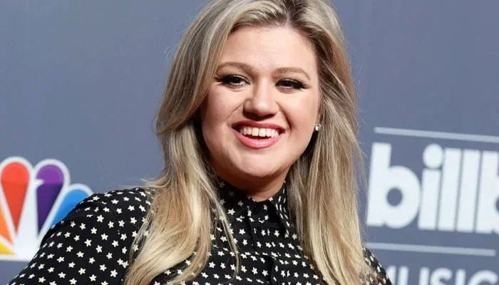 Kelly Clarkson ‘feeling broken’ in quarantine with kids: ‘I can’t’