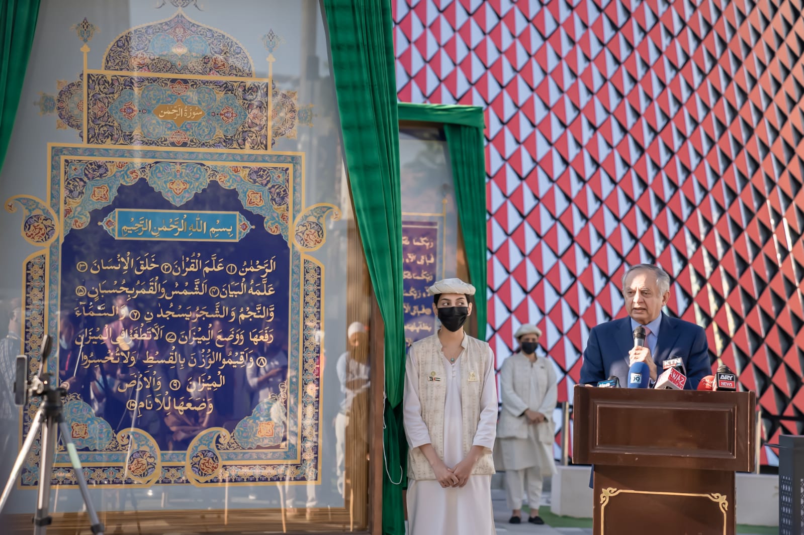 Adviser to the Prime Minister on Commerce and Investment Abdul Razak Dawood speaking during the unveiling ceremony of the worlds largest Quran at the Pakistan Pavillion of the Dubai Expo 2020 in January 2022. — Twitter/ Shahid Rassam