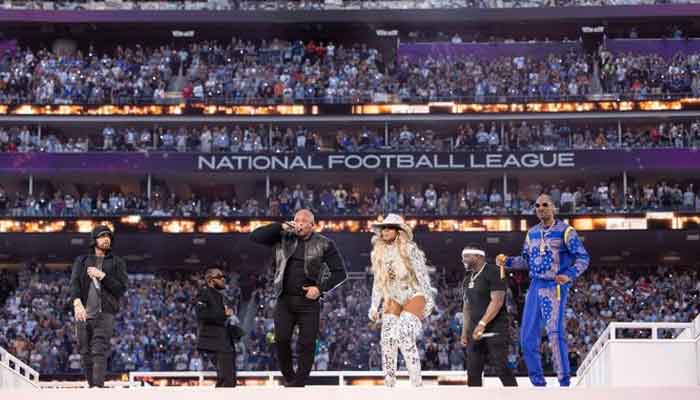 Eminem sends birthday greetings to Dr.Dre with picture from Super Bowl halftime show
