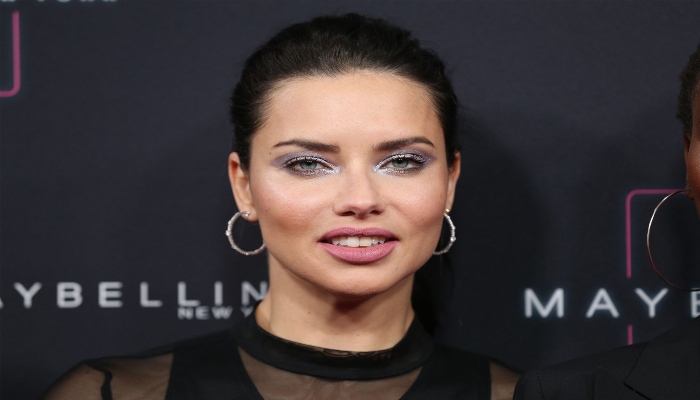Adriana Lima announces her pregnancy with a cute video