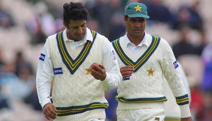 Former Pakistani cricketer and bowling legend Wasim Akram Wasim Akhram (L) and former Pakistan cricket team coach Waqar Younis. — Twitter/File