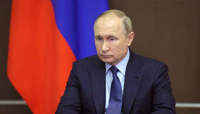 Putin orders Russian troops to Ukraine after recognising breakaway regions