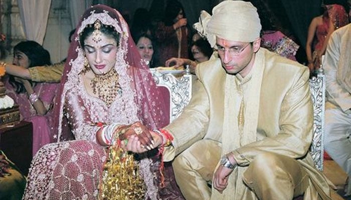 Raveena Tandon celebrates 18th wedding anniversary