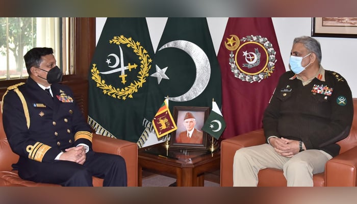 Commander of Sri Lankan Navy Vice Admiral Nishantha Ulugetenne with Chief of Army Staff General Qamar Javed Bajwa at GHQ. — ISPR