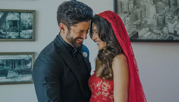 Farhan Akhtar, Shibani Dandekar drop official wedding photos: See pictures here
