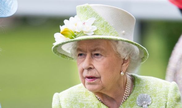 Queen pelted with eggs during visit to Germany