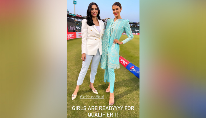 Sports presenter Zainab Abbas poses alongside her Aussie counterpart, Erin Holland at the Gaddafi Stadium in Lahore — Instagram/erinvholland