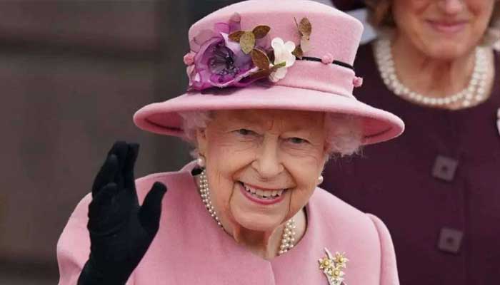 Queen shows encouraging sign of recovery