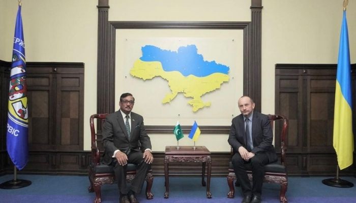 Ambassador Islamic Republic of Pakistan, H.E. Dr Noel I. Khokhar with the Minister for Strategic Industries of Ukraine, H. E. Pavlo Ryabikin. Photo: Twitter/@PakinUkraine