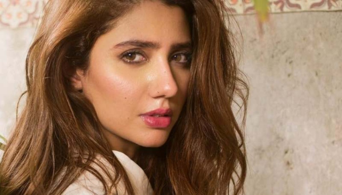 Mahira Khan takes a trip down memory lane, shares childhood memories with fans