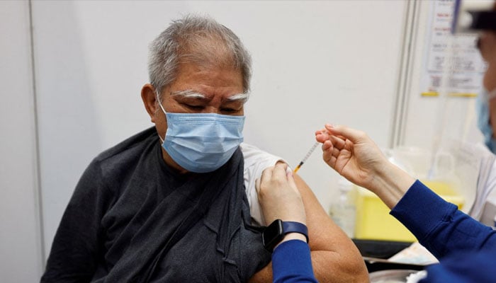 An elderly man receives a dose of Sinovac Biotechs CoronaVac COVID-19 vaccine. Photo—REUTERS/Tyrone Siu