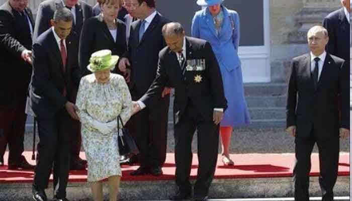 When Putin remained reluctant as world leaders helped Queen Elizabeth walk down stairs