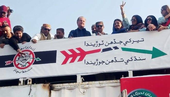 PTI leaders look towards the crowd participating in theirSindh Huqooq March. — Twitter/PTI