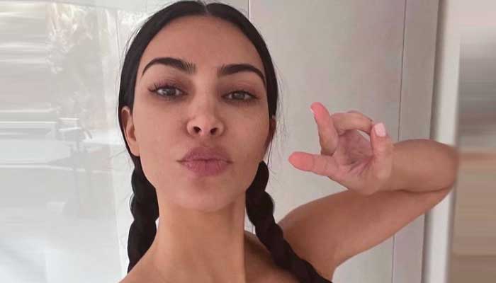 Kim Kardashian has no fear of Kanye West, flaunts her signature pout in new selfie