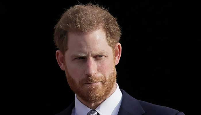El experto real dice que si el Príncipe Harry regresa a Inglaterra, ‘robará el trueno de la Reina’