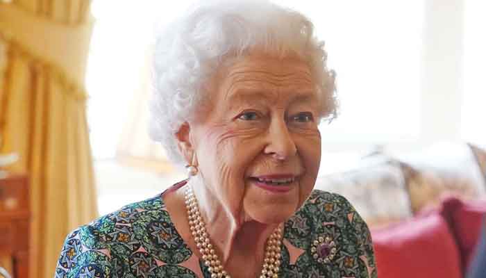 Queen Elizabeth returns to work