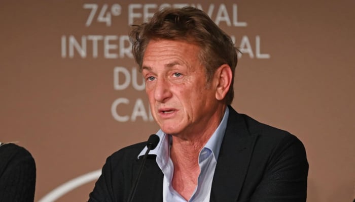 Sean Penn found himself among thousands of refugees fleeing to Poland, joining the exodus on foot