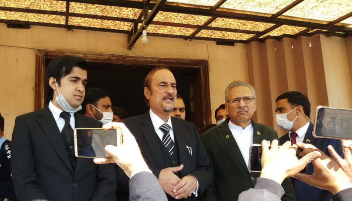 Prime Minister’s Adviser on Parliamentary Affairs Dr Babar Awan (centre) and President Arif Alvi speaking to media outside an anti-terrorism court (ATC) in Islamabad, on March 4, 2022. — Twitter/@ArifAlviUpdates