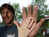 US man with 'gigantic hands' astonishes netizens 