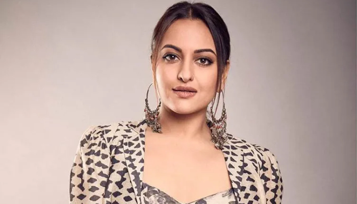 Sonakshi Sinha is in hot waters after a non-bailable warrant was issued against her in an alleged fraud case